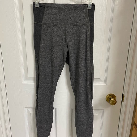 LULULEMON Featherlight 7/8 Tight size 6 - Picture 7 of 16